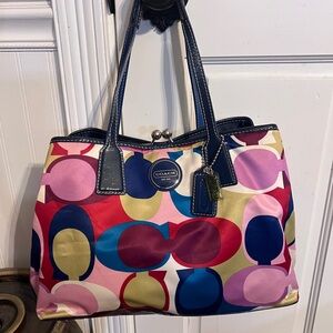 Coach Signature Scarf Print Carryall Kiss lock